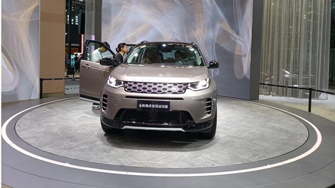 Plateaux tournants premium 360&deg; pour salle d'exposition automobile | Technologie Pin-Gear